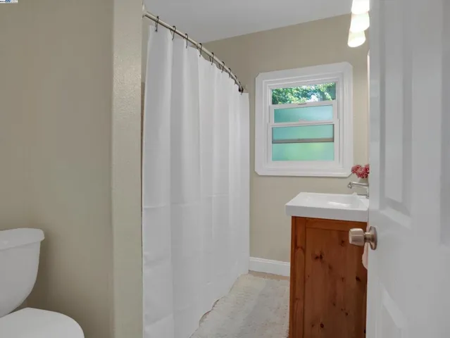9332 Granada Ave, Oakland, California 94605