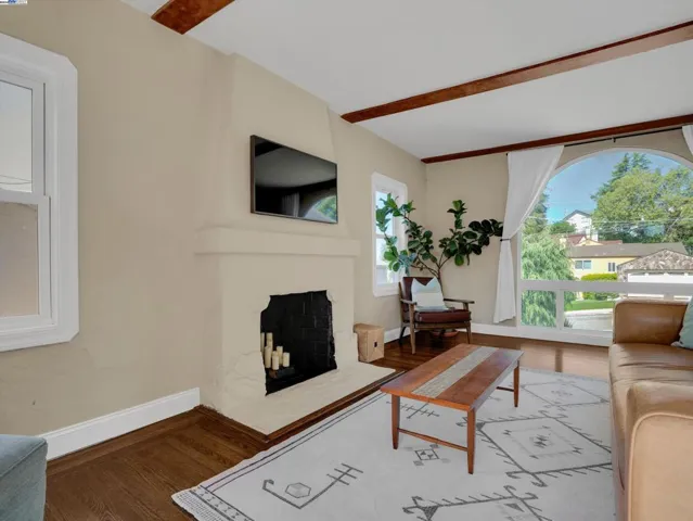 9332 Granada Ave, Oakland, California 94605
