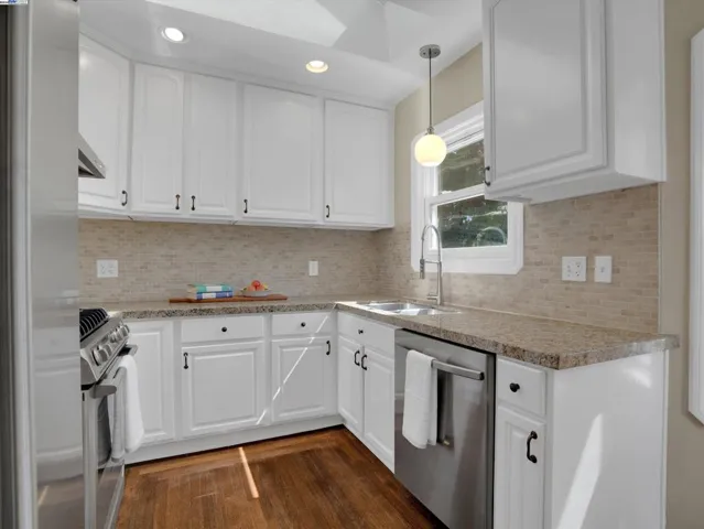 9332 Granada Ave, Oakland, California 94605