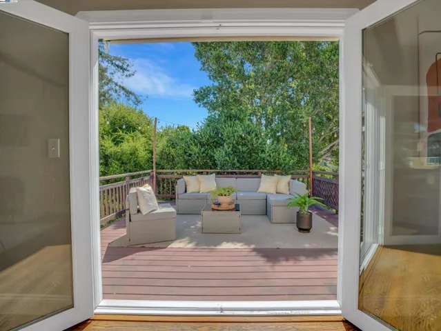 9332 Granada Ave, Oakland, California 94605