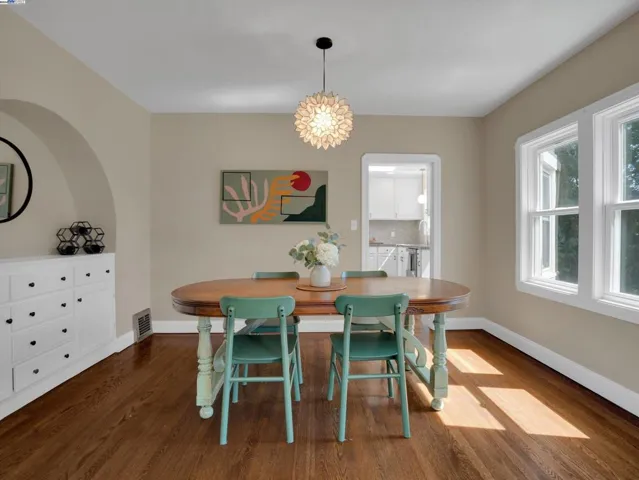 9332 Granada Ave, Oakland, California 94605