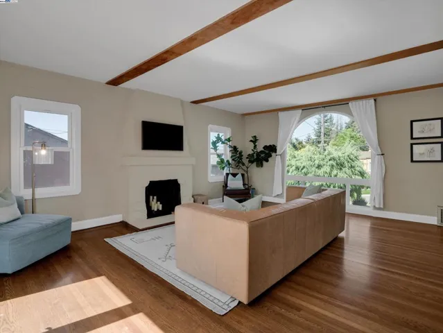 9332 Granada Ave, Oakland, California 94605