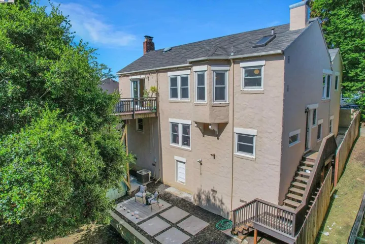 9332 Granada Ave, Oakland, California 94605
