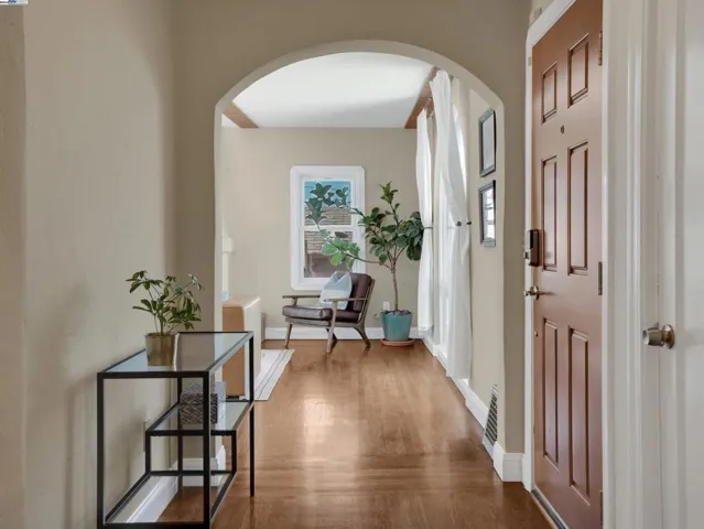 9332 Granada Ave, Oakland, California 94605