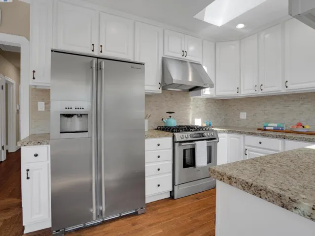 9332 Granada Ave, Oakland, California 94605