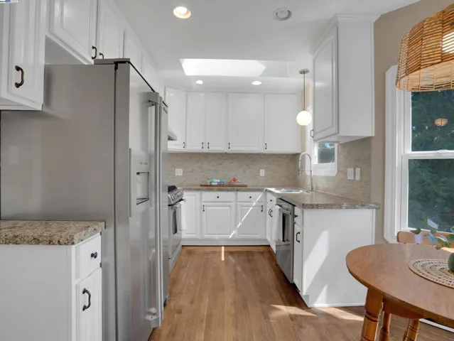9332 Granada Ave, Oakland, California 94605