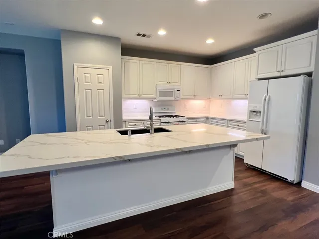 1175 E Washington Avenue, San Jacinto, California 92583