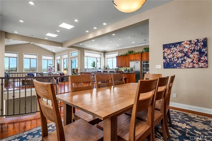 Dining table chairs & rug (optional)