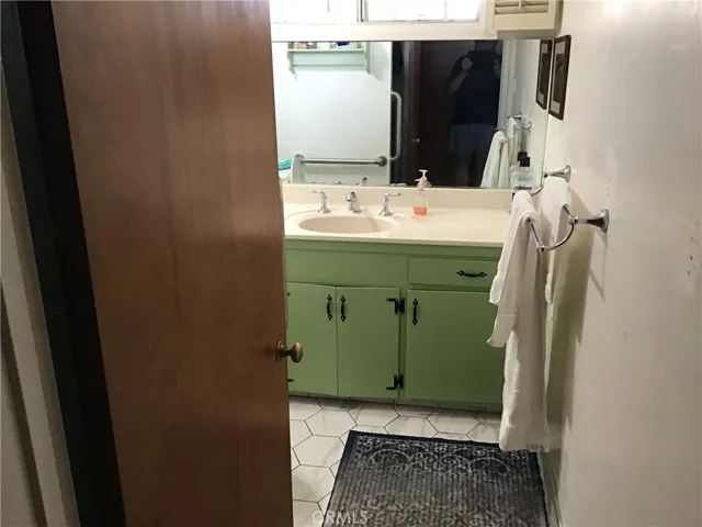 Bathroom 3/4