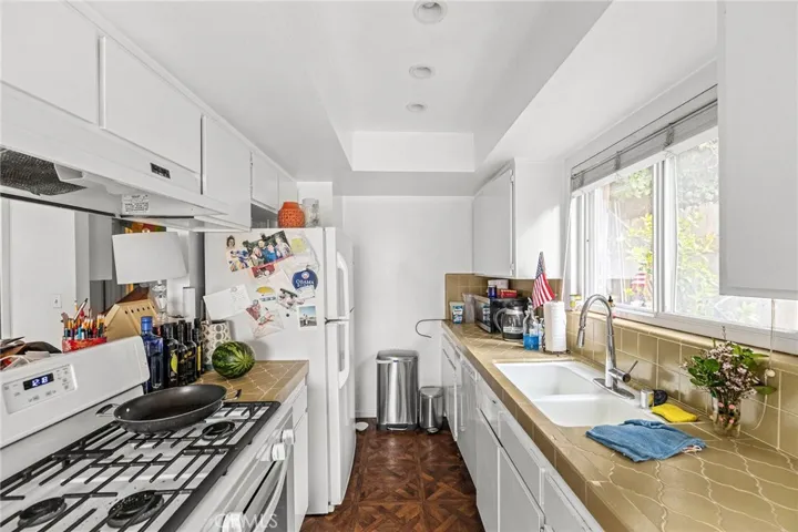 429 10th Street A, Manhattan Beach, California 90266