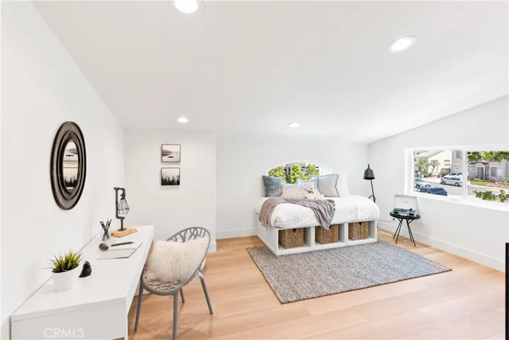 Enclosed loft/4th bedroom