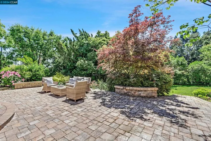 179 Town And Country Dr, Danville, California 94526