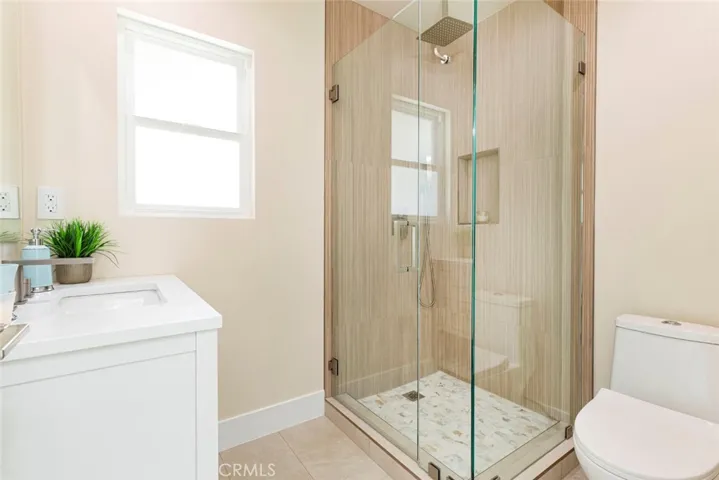 2018 W Kenneth Road, Glendale, California 91201