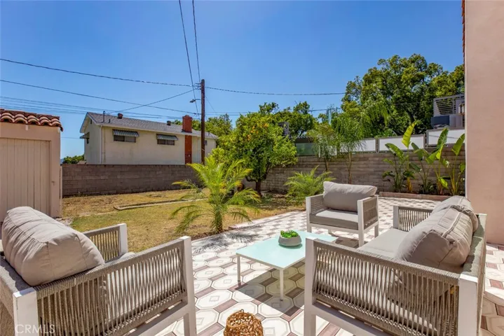 2018 W Kenneth Road, Glendale, California 91201