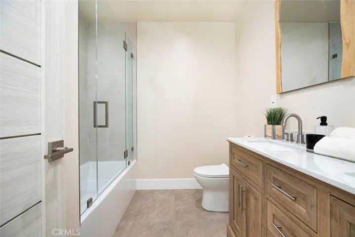2018 W Kenneth Road, Glendale, California 91201