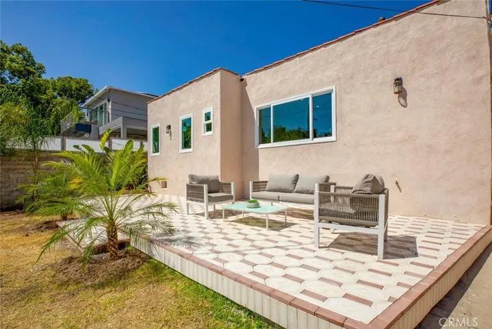 2018 W Kenneth Road, Glendale, California 91201