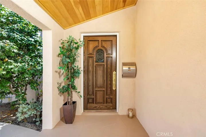 2018 W Kenneth Road, Glendale, California 91201
