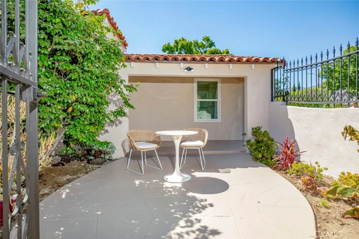 2018 W Kenneth Road, Glendale, California 91201