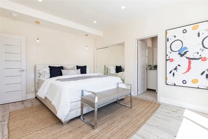 2018 W Kenneth Road, Glendale, California 91201