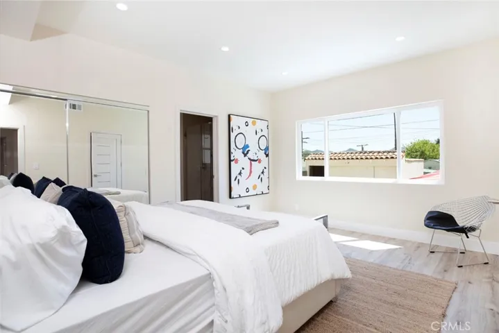 2018 W Kenneth Road, Glendale, California 91201