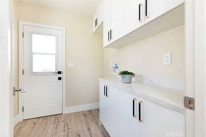2018 W Kenneth Road, Glendale, California 91201