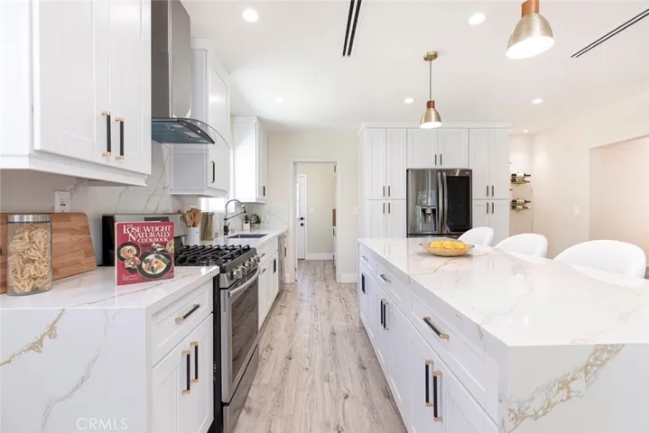 2018 W Kenneth Road, Glendale, California 91201