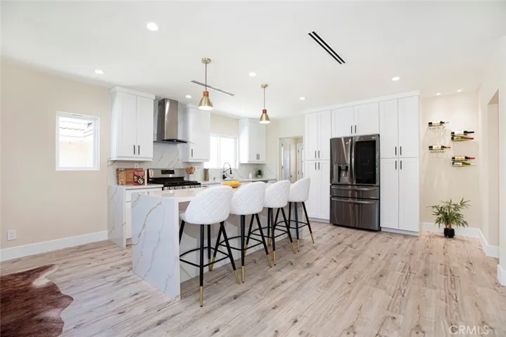 2018 W Kenneth Road, Glendale, California 91201