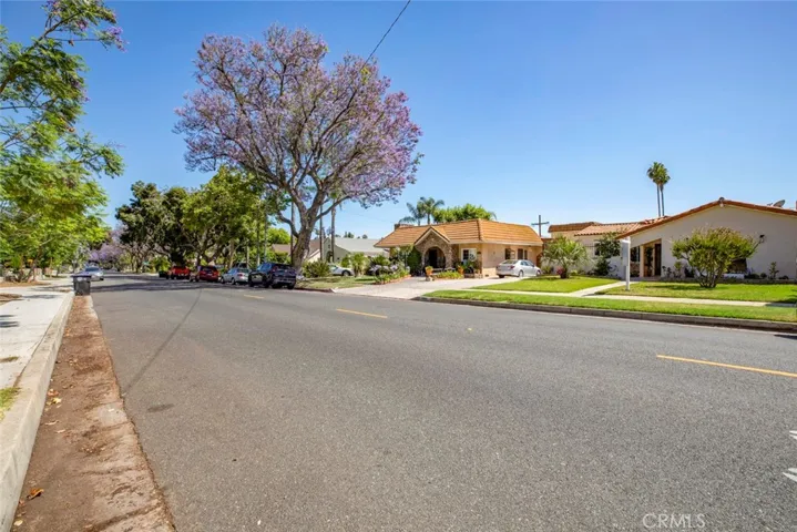 2018 W Kenneth Road, Glendale, California 91201