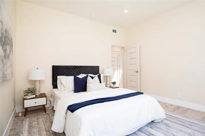 2018 W Kenneth Road, Glendale, California 91201