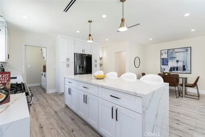 2018 W Kenneth Road, Glendale, California 91201