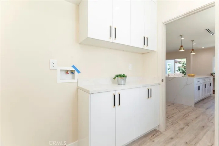 2018 W Kenneth Road, Glendale, California 91201