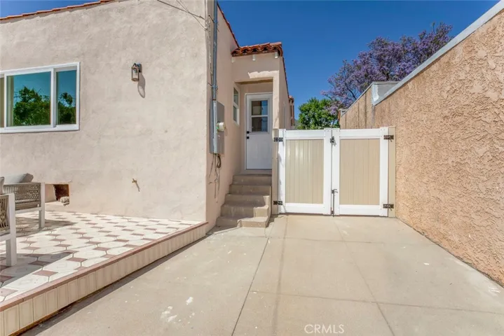 2018 W Kenneth Road, Glendale, California 91201