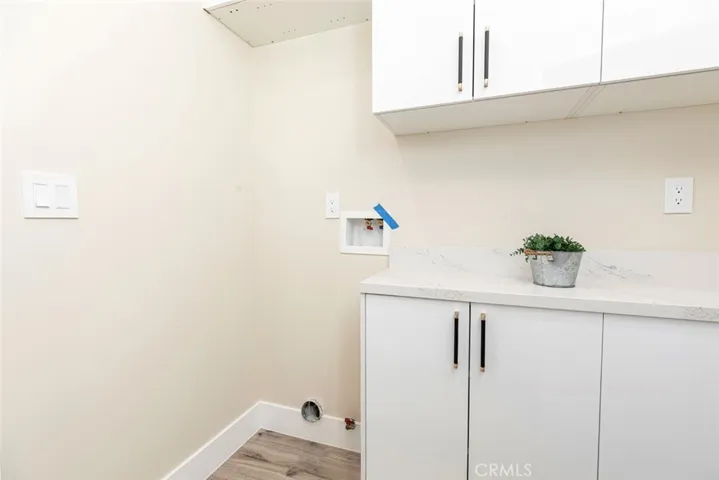 2018 W Kenneth Road, Glendale, California 91201