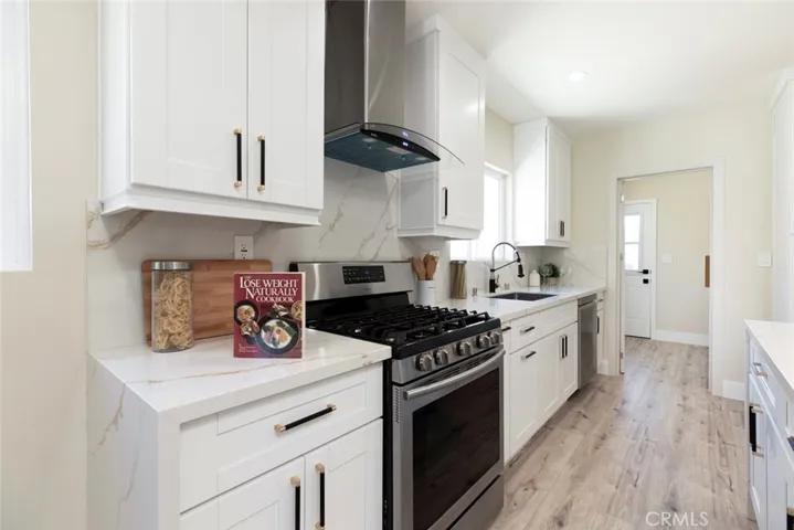 2018 W Kenneth Road, Glendale, California 91201
