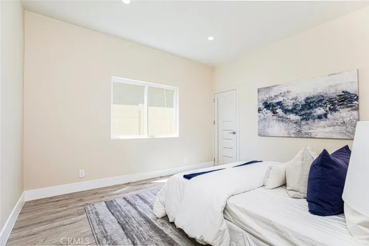 2018 W Kenneth Road, Glendale, California 91201