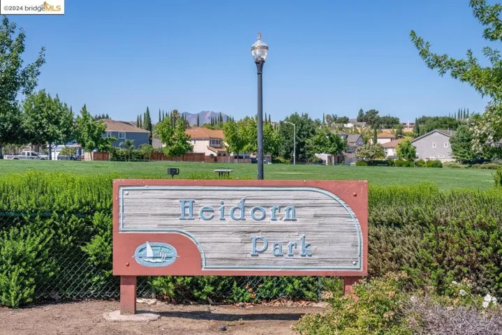 5015 Hollowglen Court, Antioch, California 94531