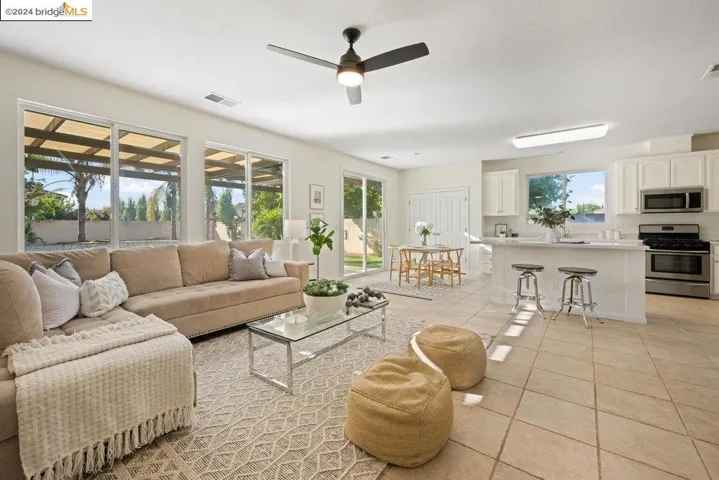 5015 Hollowglen Court, Antioch, California 94531