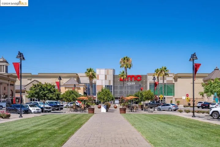 5015 Hollowglen Court, Antioch, California 94531