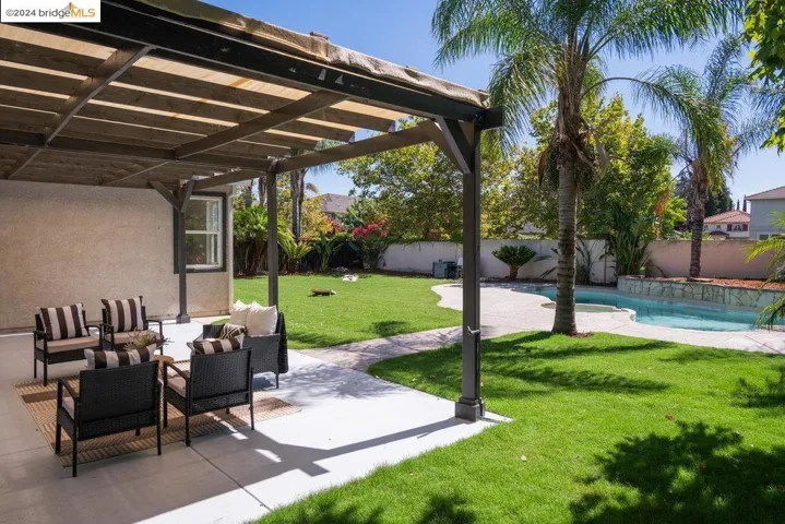 5015 Hollowglen Court, Antioch, California 94531