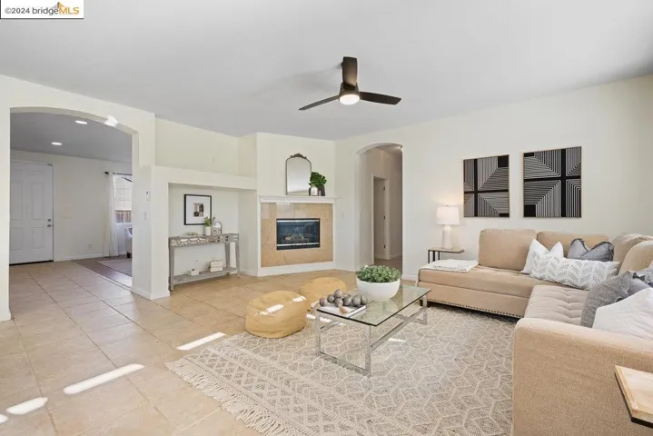 5015 Hollowglen Court, Antioch, California 94531