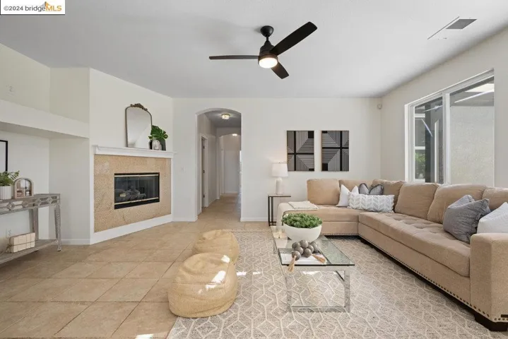 5015 Hollowglen Court, Antioch, California 94531