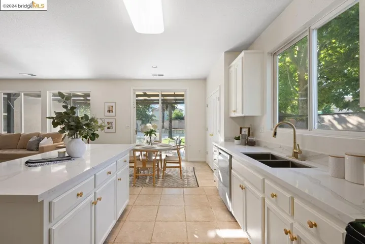 5015 Hollowglen Court, Antioch, California 94531