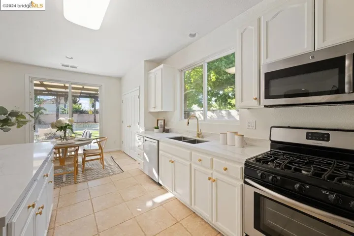5015 Hollowglen Court, Antioch, California 94531