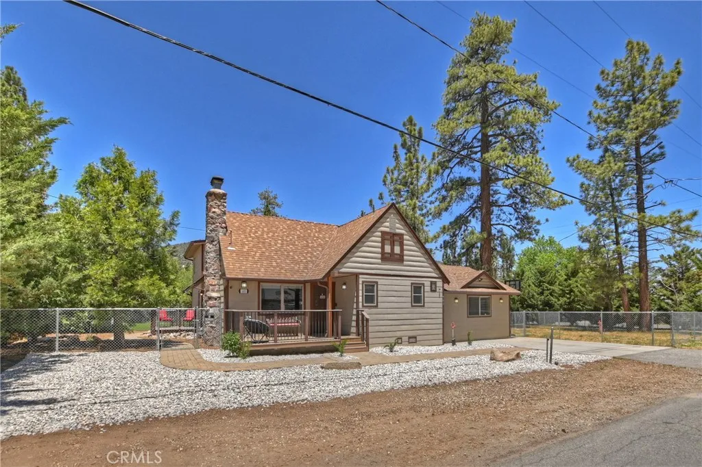 105 Arbor Lane, Big Bear City, California 92314 home-pic-38