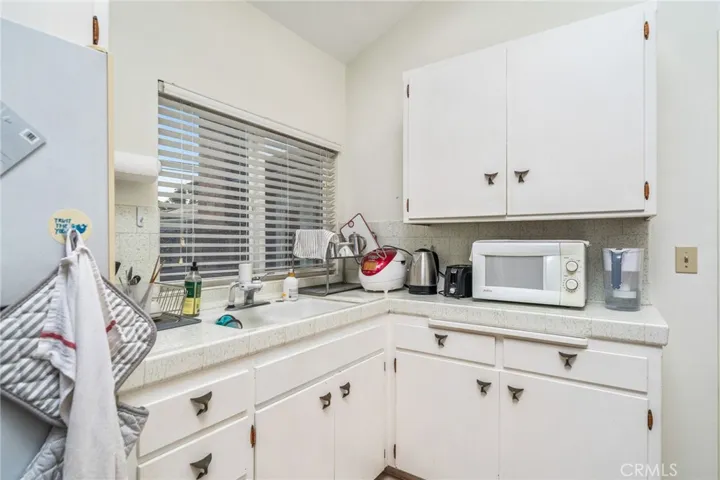 464 Cinderella Drive, Claremont, California 91711