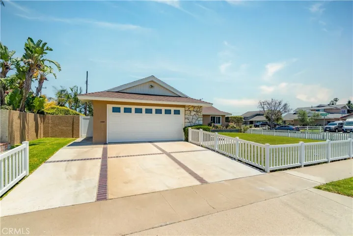 18842 Los Leones Street, Fountain Valley, California 92708