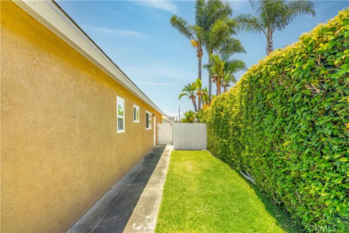 18842 Los Leones Street, Fountain Valley, California 92708