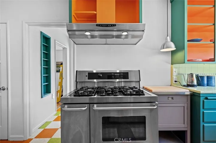 Double ovens and 5 burner gas stove.