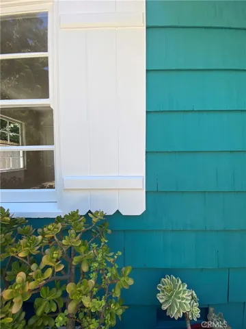 Original scalloped shutter detail.