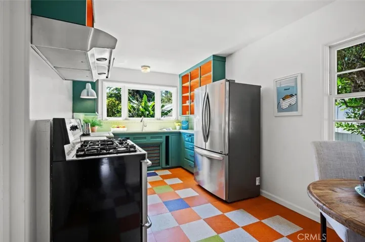 Nook area next to dining room. 3 year old LG fridge included.